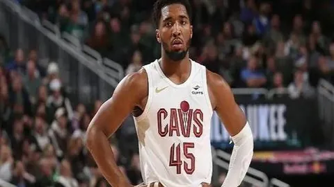 埃弗顿2-0意外击败利物浦，努涅斯错失进球良机