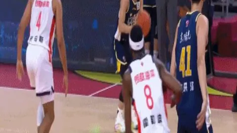 库卢塞夫斯基边路风骚突破，一击得分惊艳全场